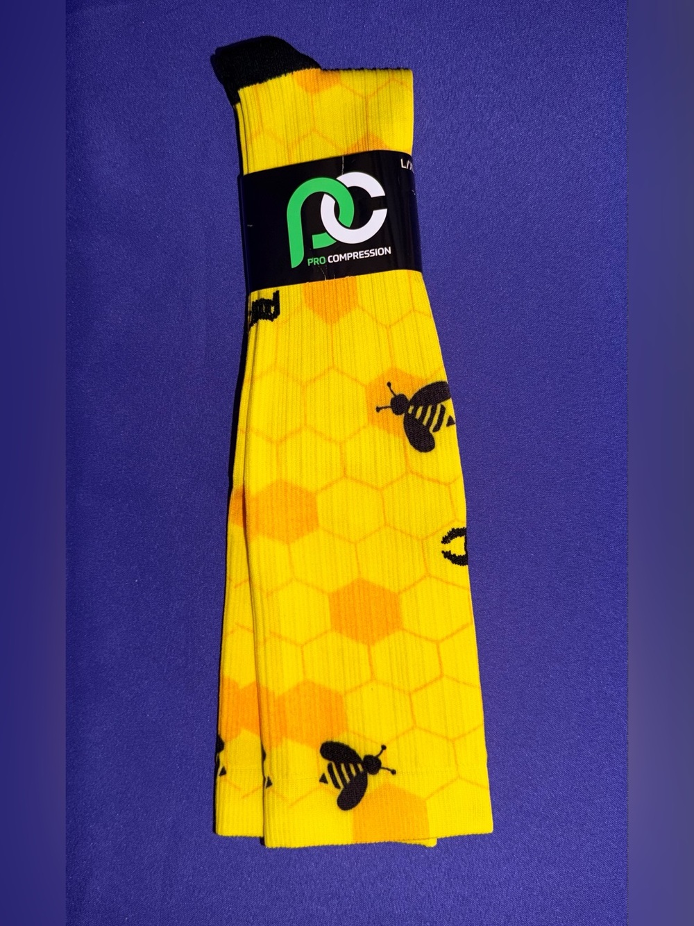 NWT Honeycomb and Bee Pattern Yellow Pro Compression Unisex Socks Size L/XL